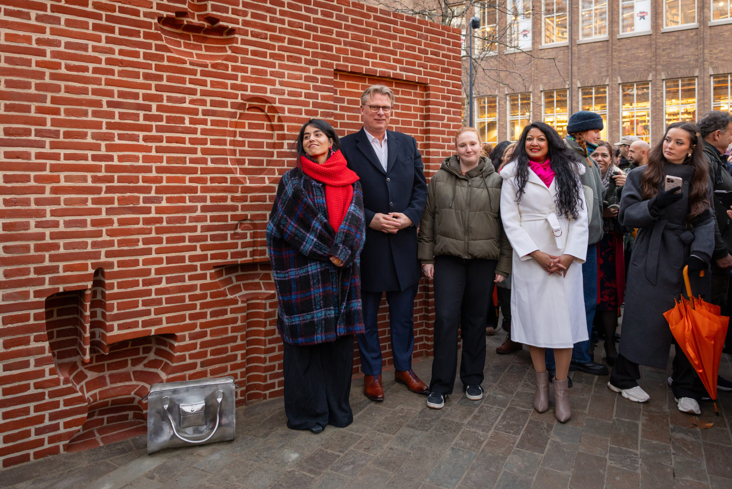 A Minute of Shelter: nieuw kunstwerk op de Coolsingel onthuld